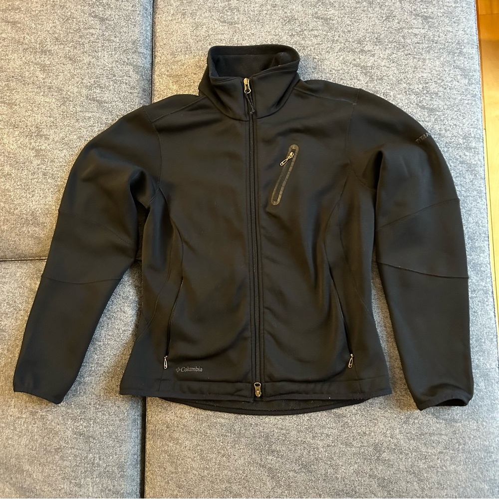 Columbia outerwear jacket Titanilum black woman’s flece lined, Size M